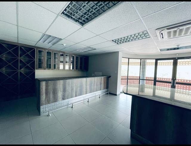 3,150M² OFFICE TO LET IN VORNA VALLEY